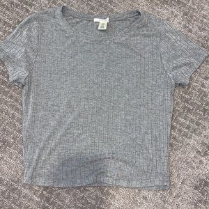 Grey tshirt fits like a small